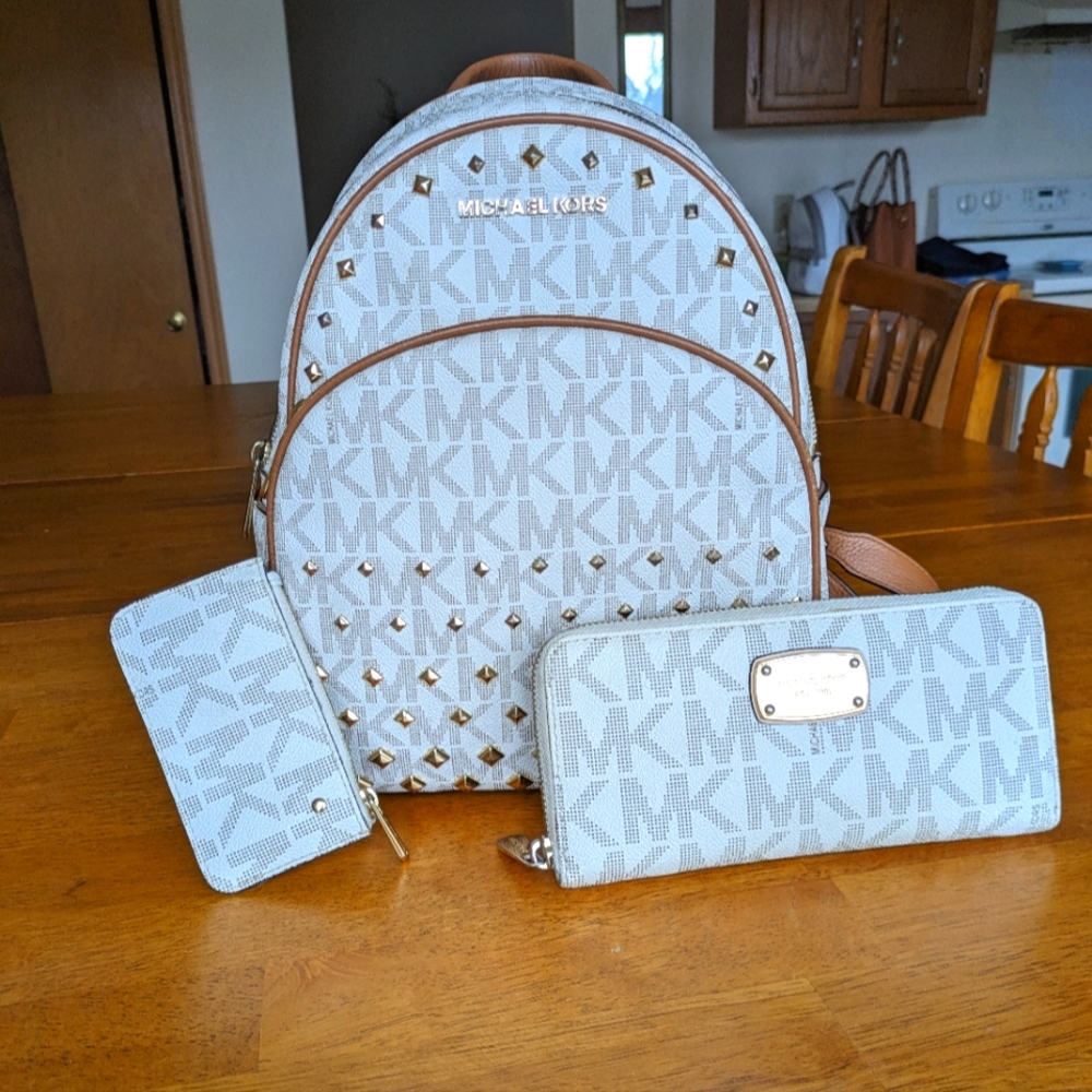 Michael Kors Abbey mini backpack, wallet & coin purse. 3 pc set. Cream/tan/gold